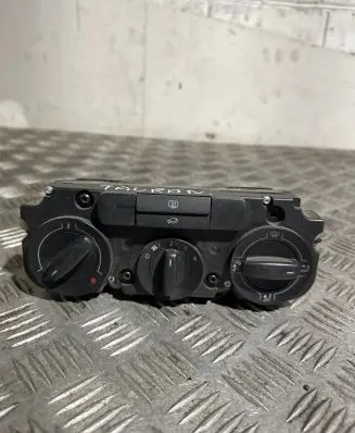 Volkswagen Touran I Climate control unit 74731000