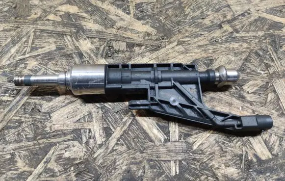 BMW 2 F45 Fuel injector 7639990 0261500484