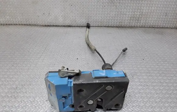 Volvo V70 Front door lock 30699748