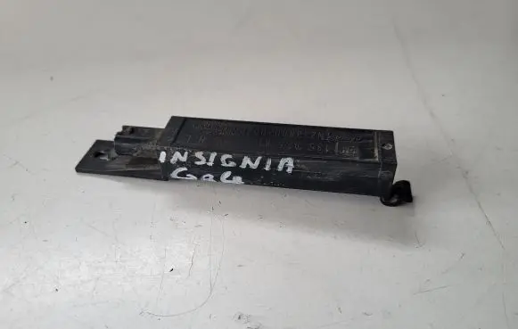 Opel Insignia B Keyless system antenna 13592781