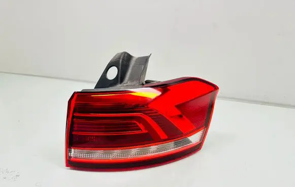 Volkswagen PASSAT B8 Rear/tail lights 