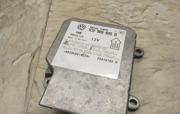 Volkswagen PASSAT B5.5 Airbag control unit/module 1C0909605B 5WK43124