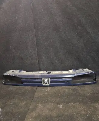 Peugeot 806 Front bumper upper radiator grill 