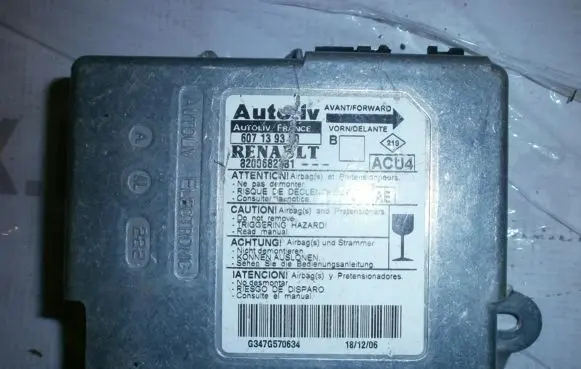 Renault Megane III Airbag control unit/module 8200682381 607139300