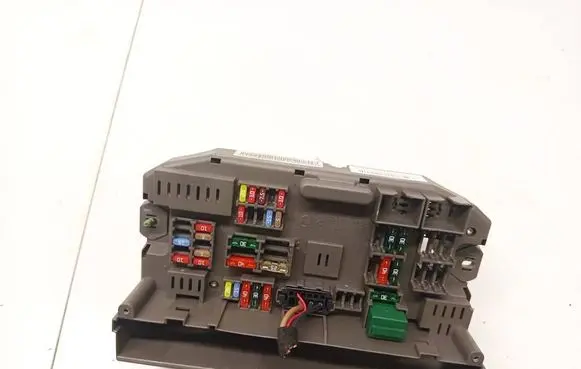 BMW X6 E71 Fuse box set 518966010b