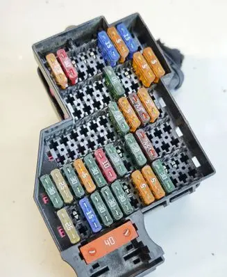 Volkswagen Touareg II Fuse module 7P0941828C 7P0941824C