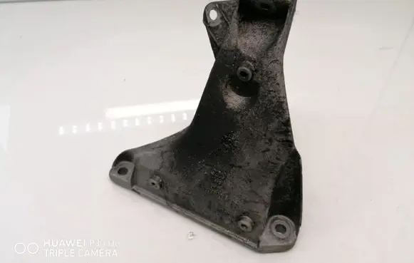Volkswagen PASSAT B5 Engine mounting bracket 8D0199308AB