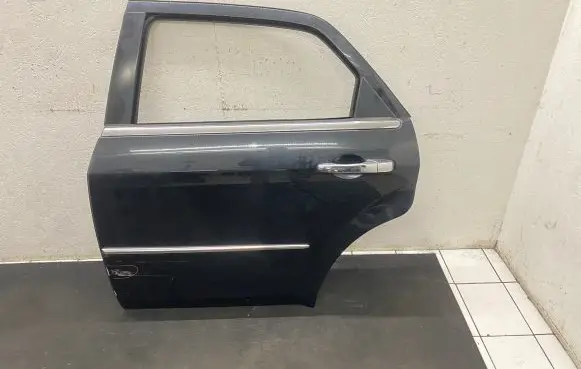 Chrysler 300 - 300C Rear door