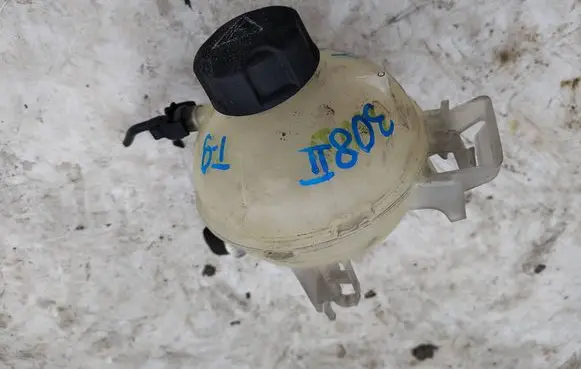 Peugeot 308 Coolant expansion tank/reservoir 