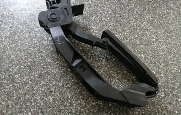 Mercedes-Benz CLS C219 Accelerator throttle pedal A2113000904