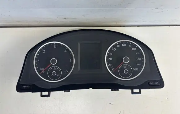 Volkswagen Tiguan Speedometer (instrument cluster) 5N0920983D VD104807 1373936008