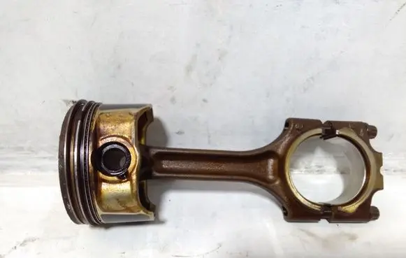 Volvo V50 Piston with connecting rod