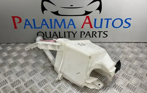 Nissan Juke I F15 Windshield washer fluid reservoir/tank