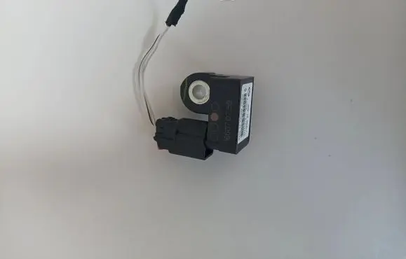 Mazda 6 Airbag deployment crash/impact sensor GP9A57KC0 07242007 K0273