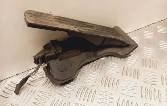Volkswagen PASSAT B6 Accelerator throttle pedal 1K1721503L