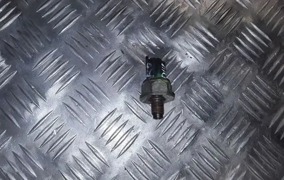 Fuel pressure sensor