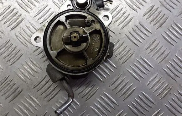 Toyota Yaris Vacuum pump