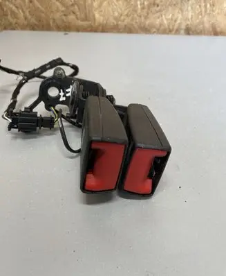 Volkswagen Golf VII Rear seatbelt buckle 8V0857739