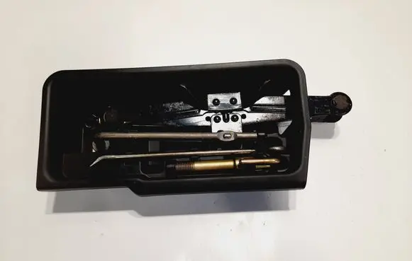 Mitsubishi Grandis Spare wheel section trim 