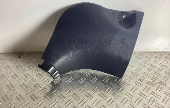 Foot area side trim