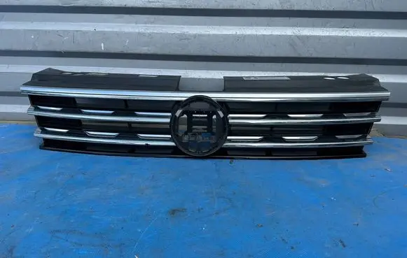 Volkswagen Tiguan Front bumper upper radiator grill 5NA853653