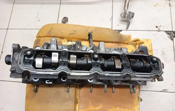 Suzuki Grand Vitara II Engine head 