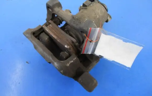 Volkswagen Cross Touran I Rear brake caliper