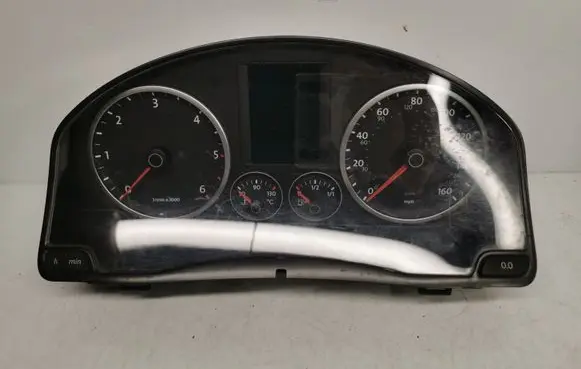 Volkswagen Tiguan Speedometer (instrument cluster) 5N0920970D