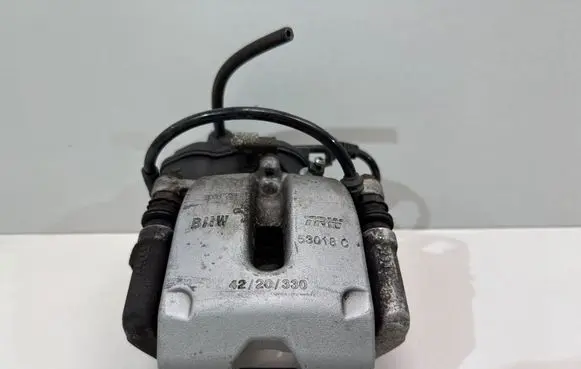 BMW 5 G30 G31 G38 Front brake caliper 6870575