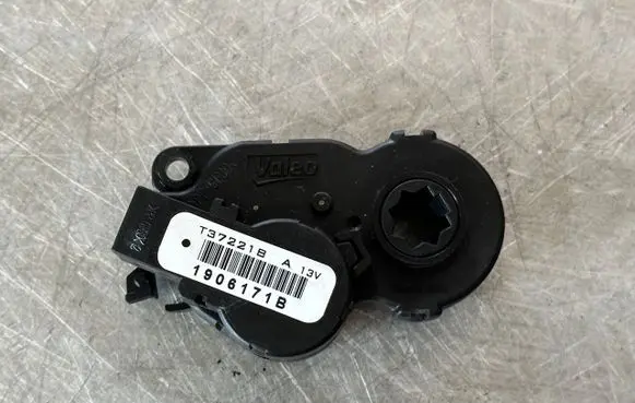 Renault Kadjar Air flap motor/actuator T37221B 1906171B