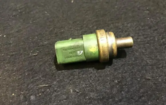 Audi A4 S4 B7 8E 8H Coolant temperature sensor 059919501A