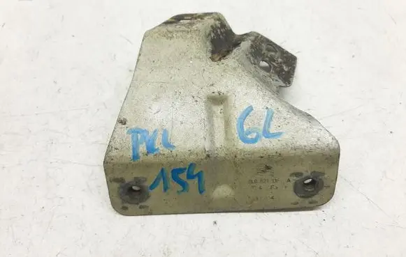 Seat Ibiza III (6L) Fender mounting bracket 6L0821136A