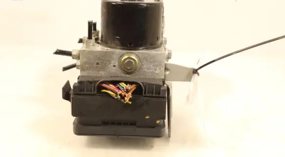 BMW 1 E81 E87 ABS Pump 677148601