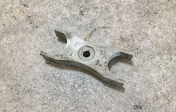 Skoda Octavia Mk2 (1Z) Fuel Injector clamp holder 03L216A 216A