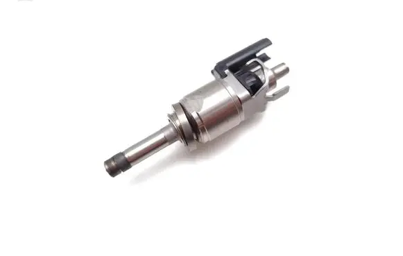 Volvo V40 Fuel injector 31303495