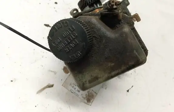 Mazda 5 Power steering fluid tank/reservoir 