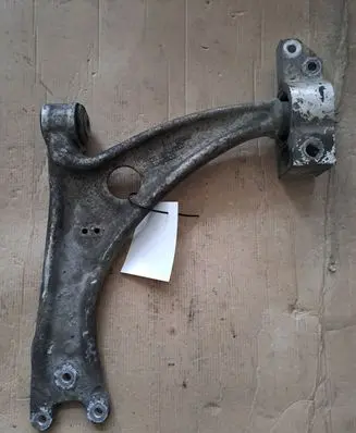Volkswagen PASSAT B6 Front lower control arm/wishbone BFAT07