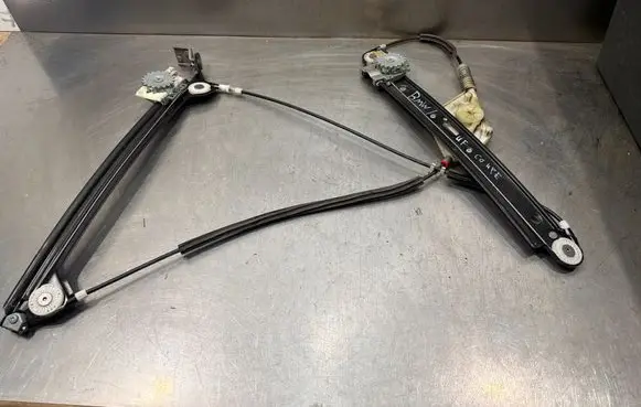 BMW 1 E81 E87 Front door electric window regulator 7165581 0085294 081107