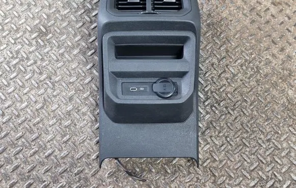 Rear air vent grill