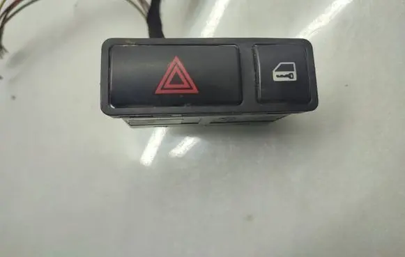 BMW X5 E53 Hazard light switch 8368920