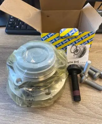 Volkswagen Caddy Front wheel bearing hub 5K0498621 R15456
