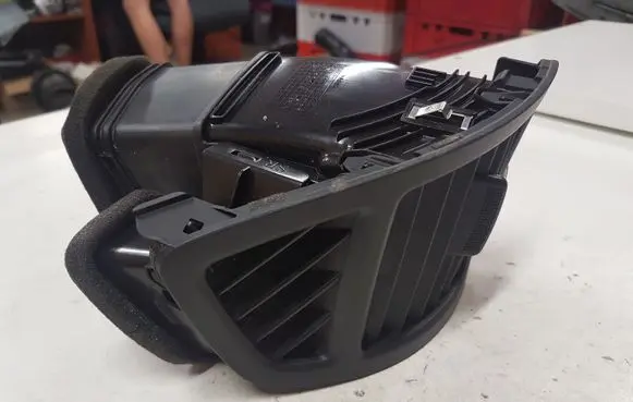 KIA Sorento Dashboard side air vent grill/cover trim 974902P000