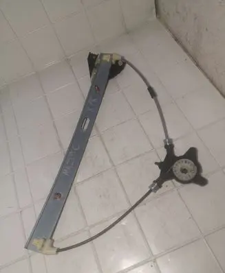 Mazda 6 Front window lifting mechanism without motor