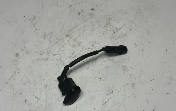 BMW 1 E81 E87 Windshield washer spray nozzle 7110851 61667110851 61667135411