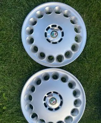 Alfa Romeo 159 R15 wheel hub/cap/trim 60614531 B985