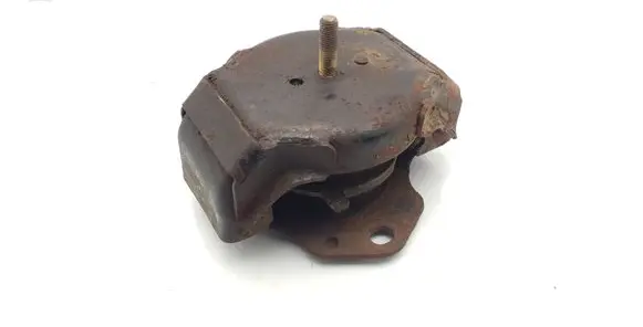 Mitsubishi Pajero Engine mount bracket