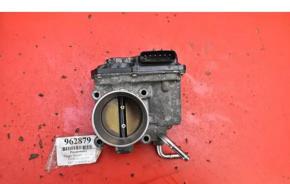 Toyota Avensis Verso Throttle body valve 22030-0D010