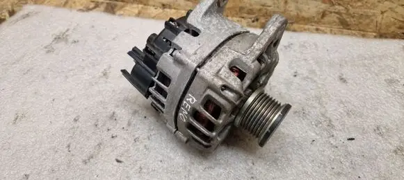 Renault Clio V Generator/alternator 231008040R