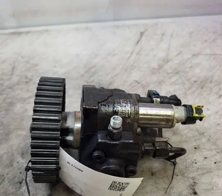 Opel Astra J Fuel injection high pressure pump 55586499 HU2940001003