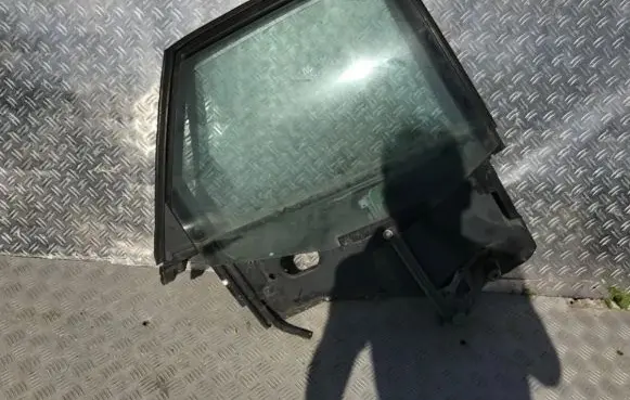 Audi 80 90 B3 Rear door window/glass frame 